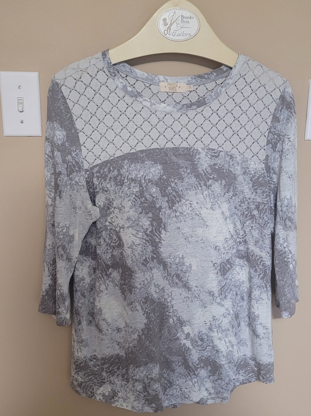 💜2 for $10💜 Bundle and save Mixed Gray Lace Yoke Women's Top